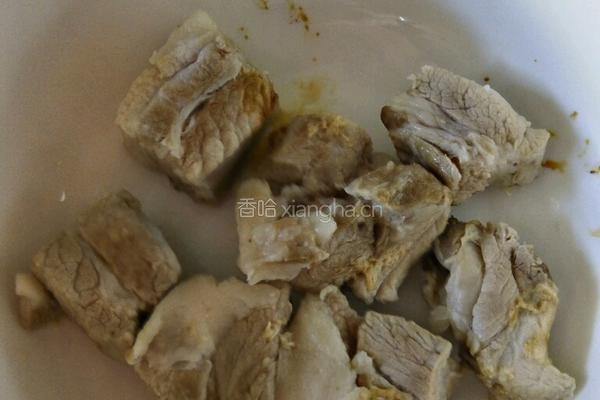 排骨炖酸菜的做法图解3