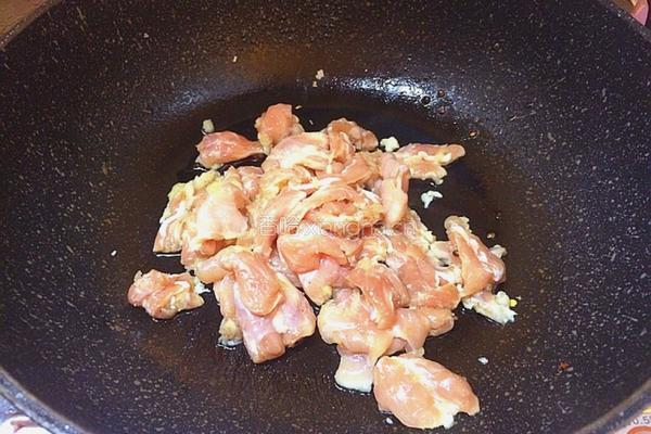葱段炒鸡脖肉的做法图解4