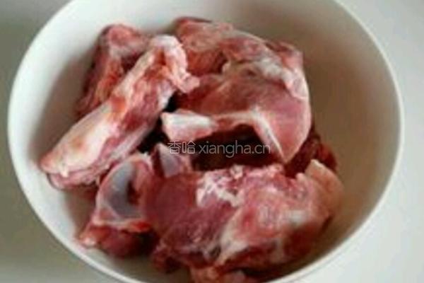 脊骨炖土豆的做法图解1