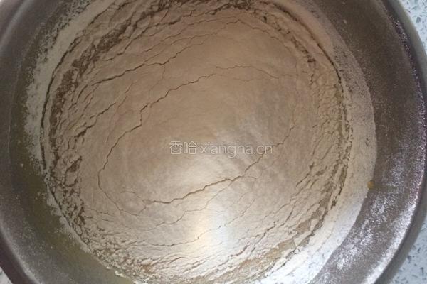 戚风蛋糕的做法图解4