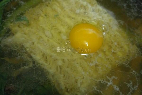 青菜瘦肉鸡蛋面的做法图解3