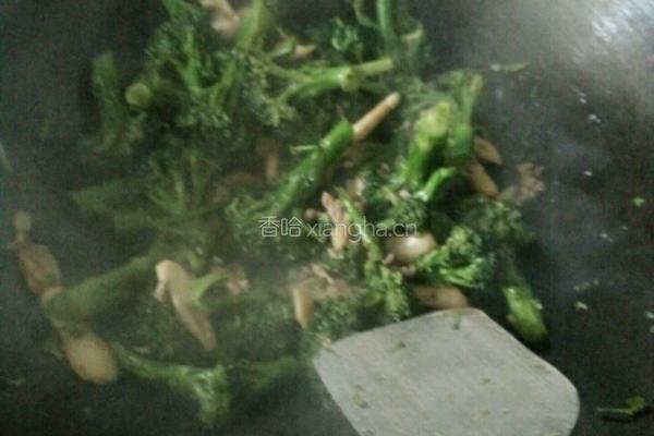 鸡腿菇炒西蓝花的做法图解5