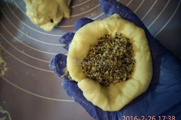 芝麻花生馅菠萝包的做法图解12