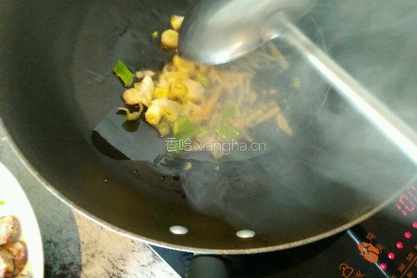 香菇木耳肉的做法图解2