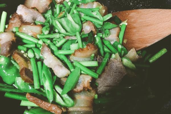 农家腊肉炒蒜苔的做法图解6