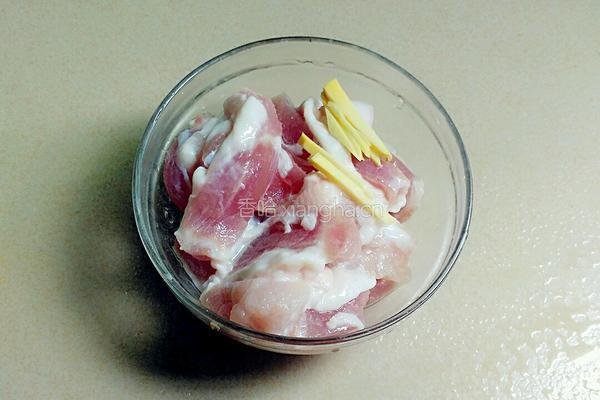 肉片炒鸡腿菇的做法图解1
