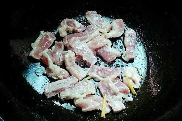 肉片炒鸡腿菇的做法图解4