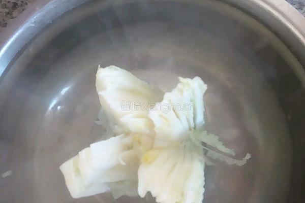 白菜莲花汤??的做法图解3