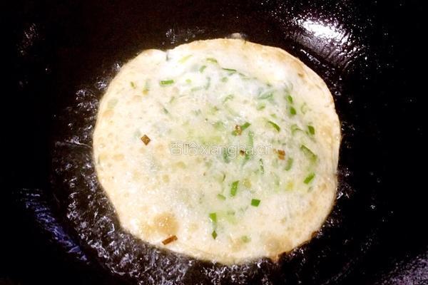 香酥葱油饼。。。饺子皮的华丽变身的做法图解10