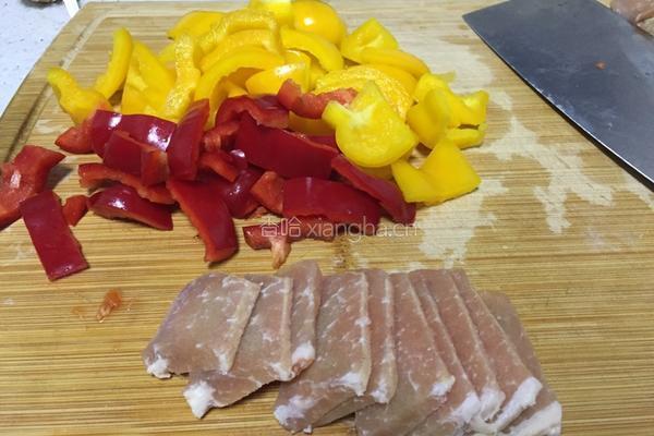 肉片炒菜椒的做法图解3