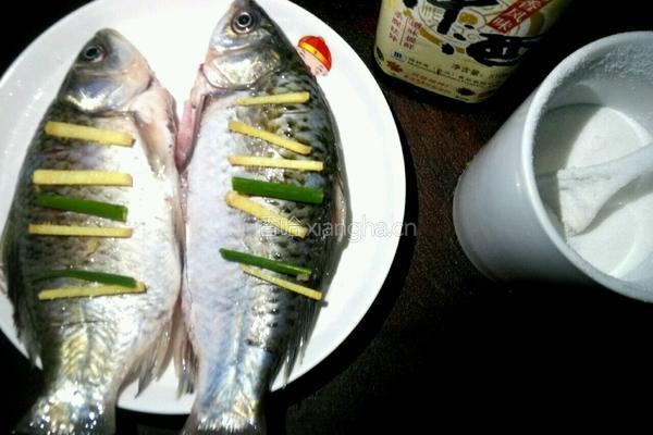 豆瓣鲫鱼的做法图解2