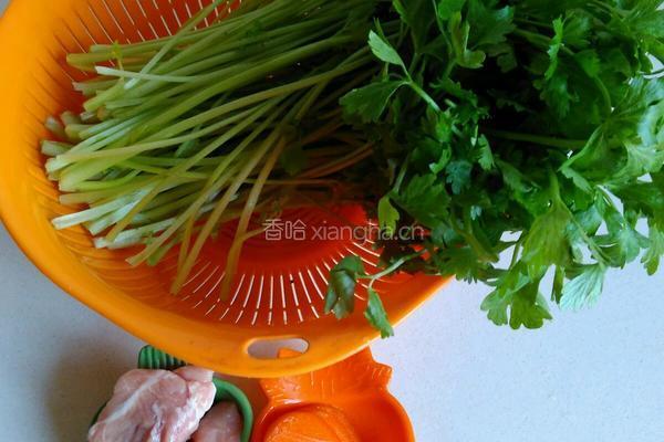 芹菜炒肉丝的做法图解1