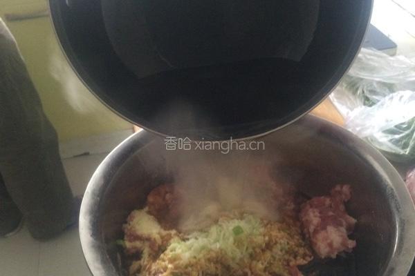 酸菜饺子的做法图解3
