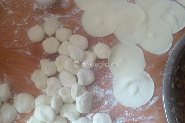 酸菜饺子的做法图解4