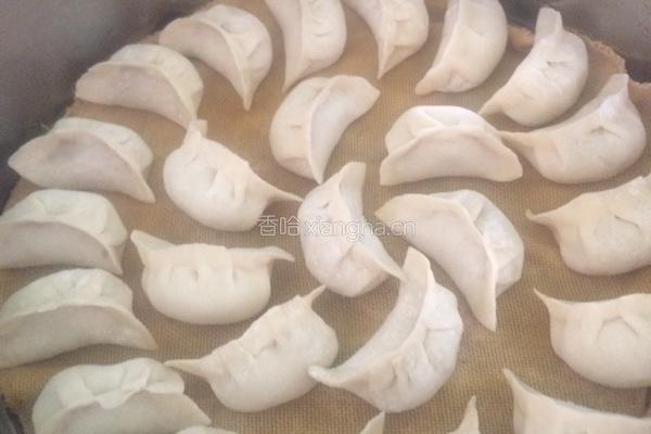 酸菜饺子的做法图解6