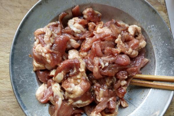 葱爆羊肉的做法图解2