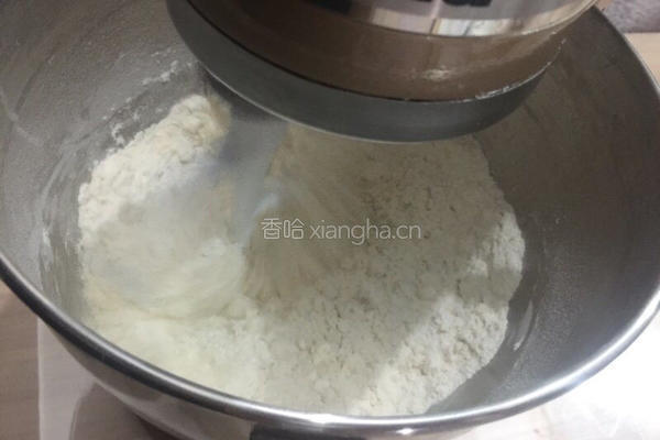时尚妈妈教你做香葱芝士面包的做法图解2