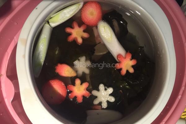 蔬菜海带鸡汤的做法图解2