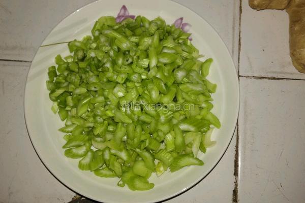 香辣蟹炒年糕的做法图解1