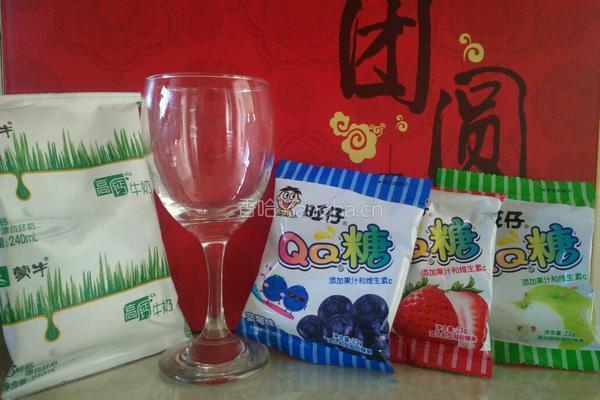 酒杯三色果冻的做法图解1