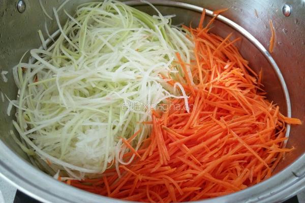萝卜大葱猪肉水饺的做法图解5