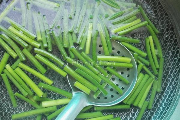 蒜薹滑肉丝的做法图解3