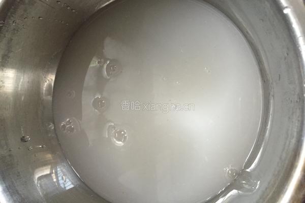 米汤泡蛋的做法图解1