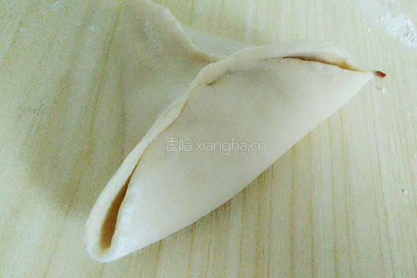 芝麻花生糖三角的做法图解10