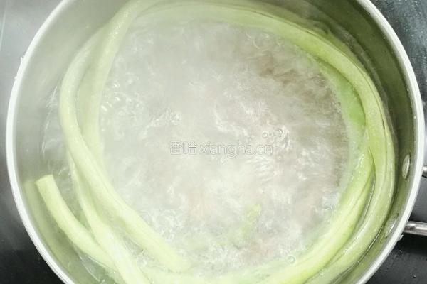 凉拌豆角的做法图解1