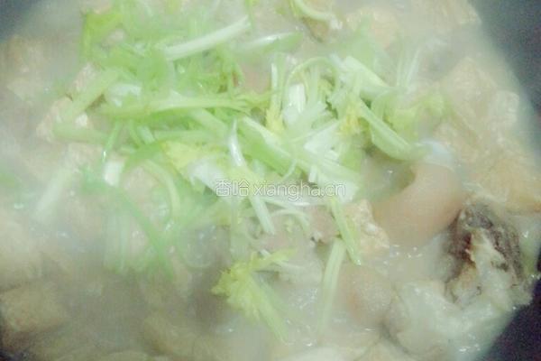 豆腐干烧猪蹄的做法图解4