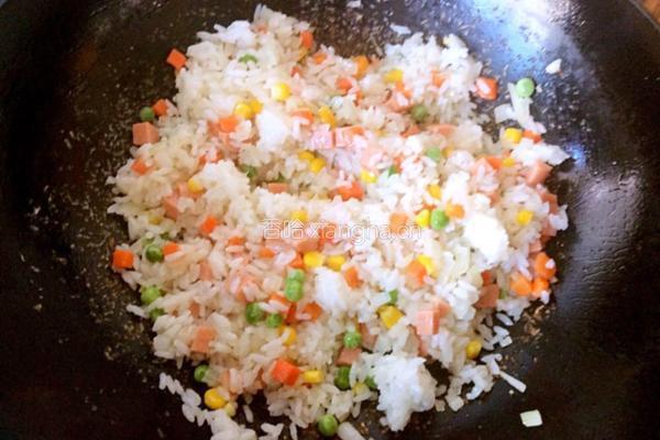 什锦虾仁炒饭的做法图解5
