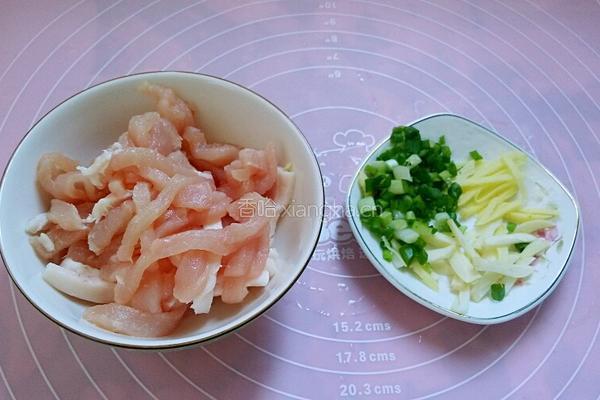 杏鲍菇炒肉丝的做法图解3