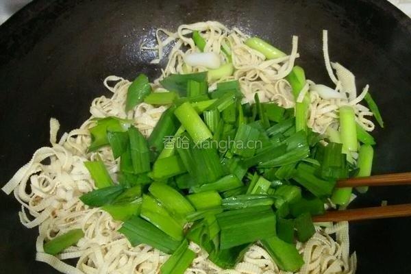 大蒜炒豆皮的做法图解9