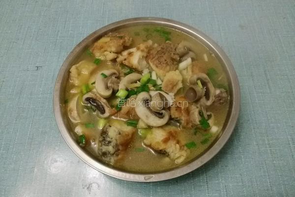 蘑菇瓦块鱼的做法图解4