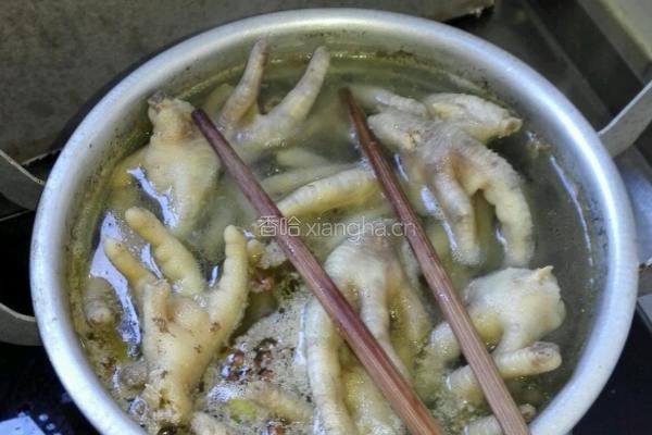 无油焦糖凤爪的做法图解1
