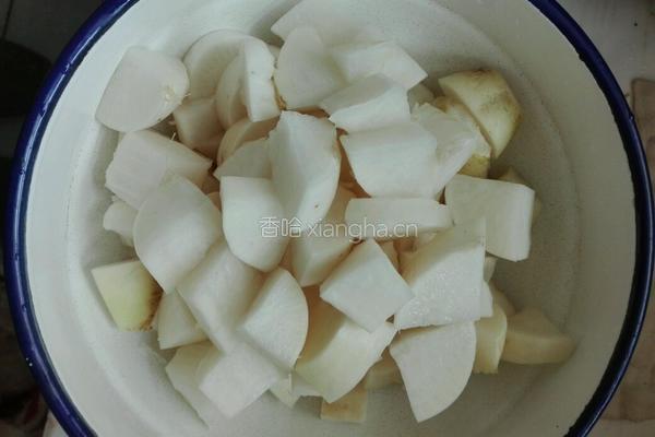 白萝卜茼子骨汤的做法图解3