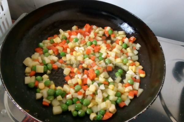 黄金炒饭的做法图解2