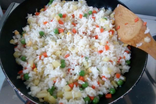 黄金炒饭的做法图解4