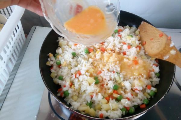 黄金炒饭的做法图解5
