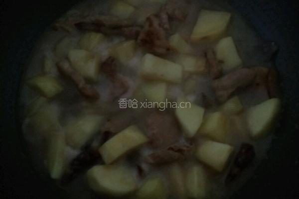 猪肉叉烧酱煮土豆的做法图解3
