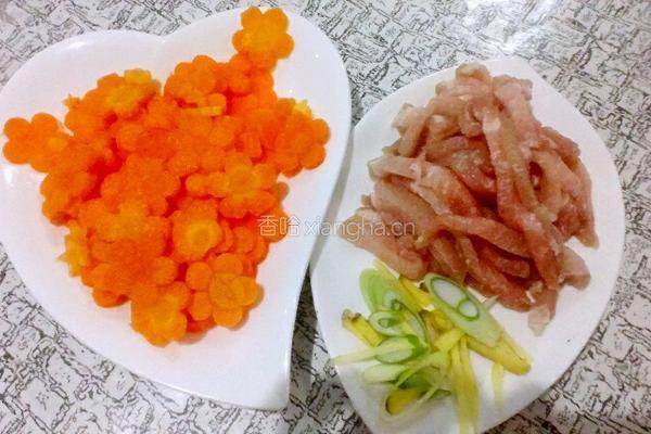萝卜花炒里脊丝的做法图解1