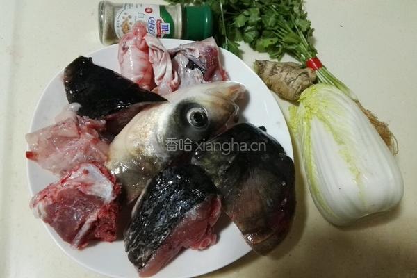 白菜鱼头汤的做法图解1