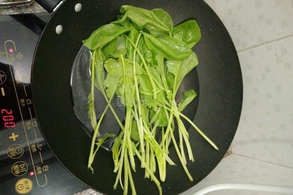 番茄鸡蛋菠菜汤的做法图解2