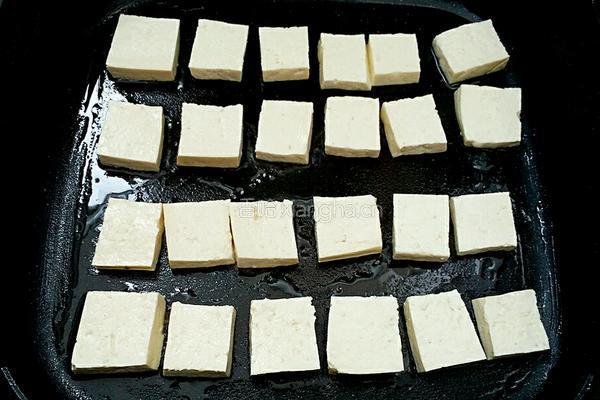 香菇烧豆腐的做法图解3