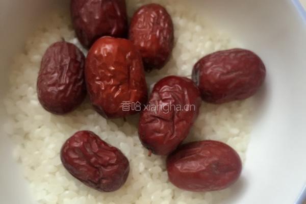 红枣山楂粥的做法图解1