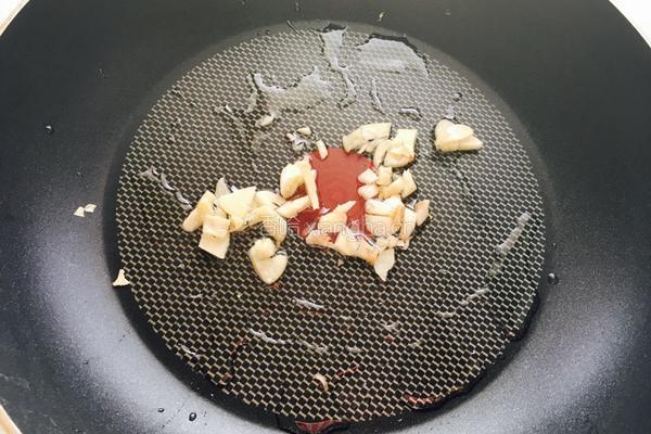 青椒炒蘑菇的做法图解3