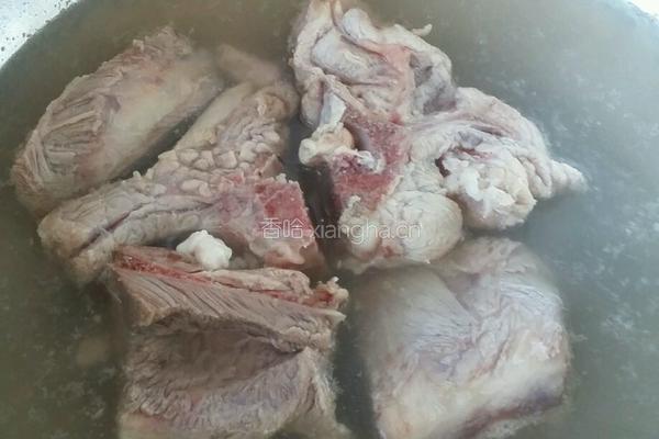 萝卜炖排骨的做法图解1