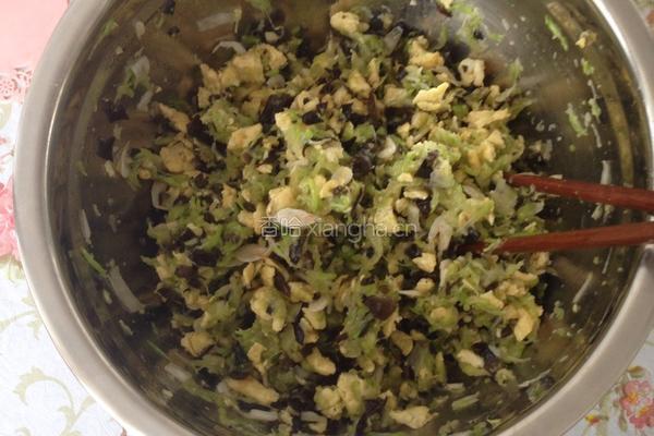 西葫芦鸡蛋木耳水饺的做法图解7