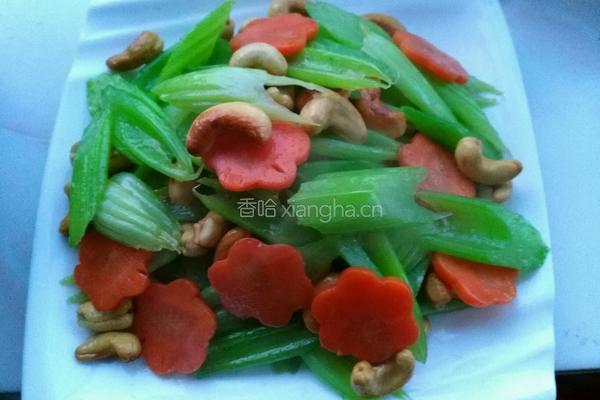 西芹炒腰果的做法图解14