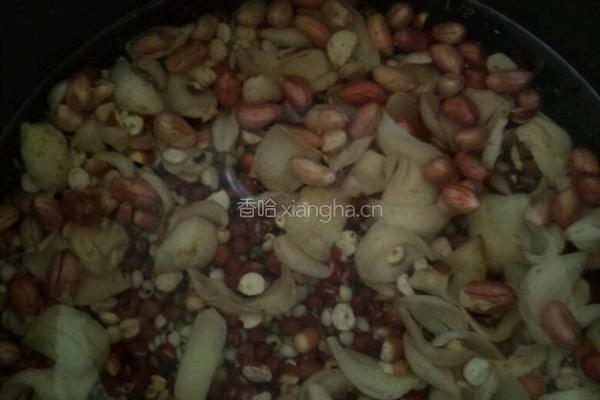 杂粮粥的做法图解1
